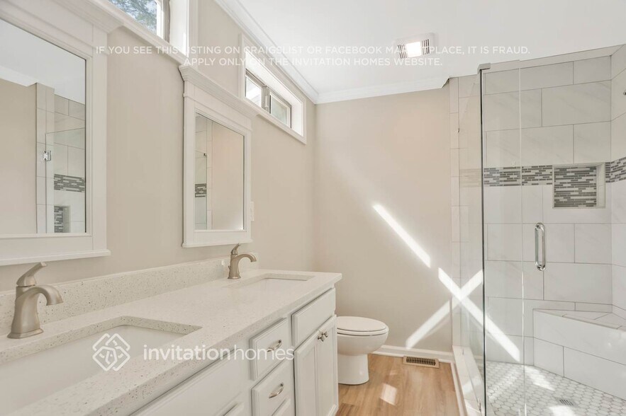 Building Photo - 3639 Regent Dr