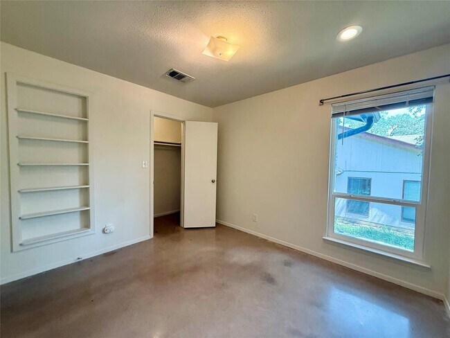 Building Photo - 2506 Dana Cove