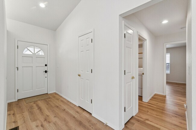 Building Photo - 5360 N Noble Fir Ave