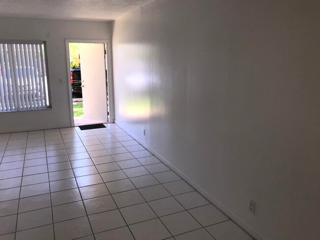 Building Photo - 2309 S Federal Hwy