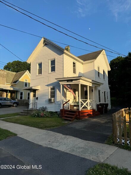 Building Photo - 16 4th Ave