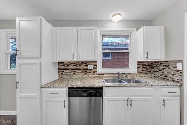 Building Photo - 1092 Peerless Ave