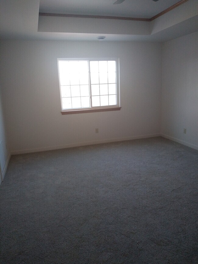 Building Photo - 2749 Hidden Dr