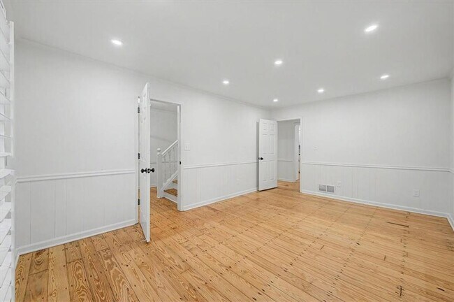 Building Photo - 3868 Emerson St