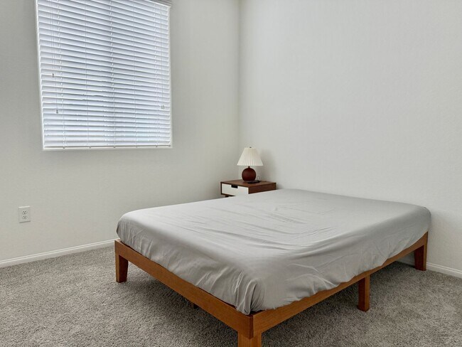 Building Photo - Beautiful 3bd/3bath home