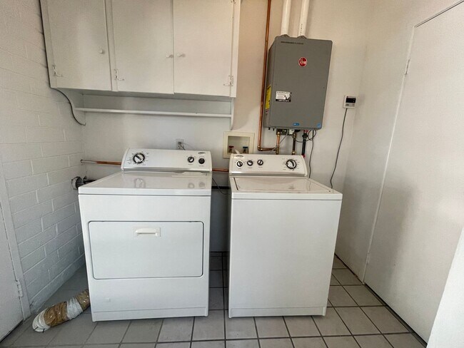 Building Photo - BEAUTIFUL HOME IN CENTER OF LAS VEGAS!