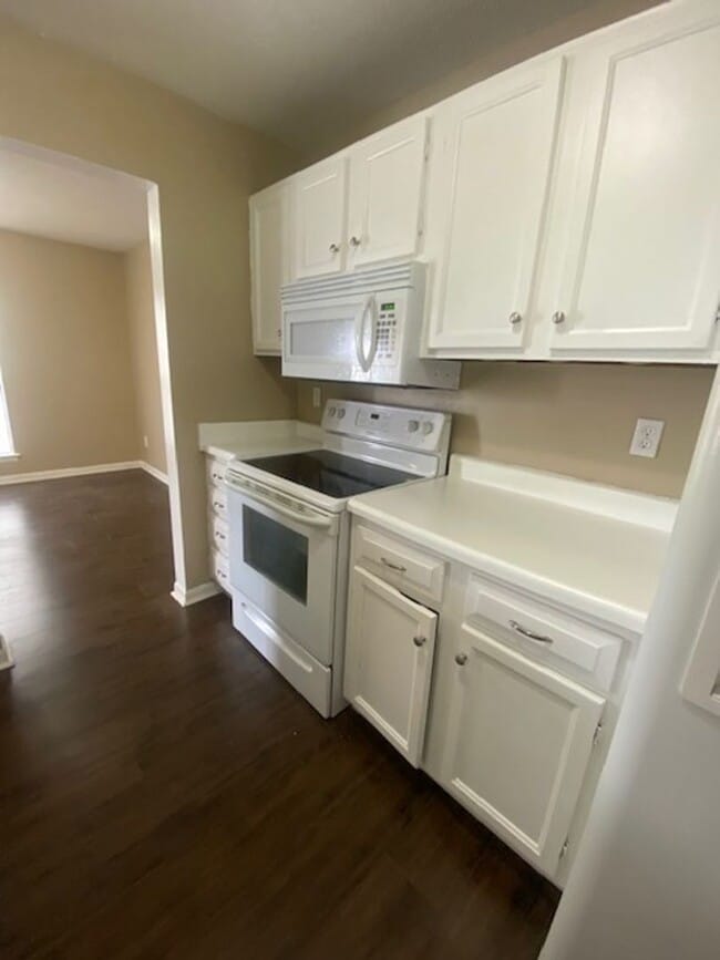 Building Photo - 6227 Crest Green Rd