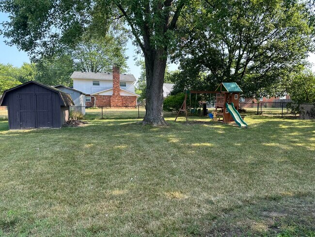 Building Photo - 180 Bombay Ave