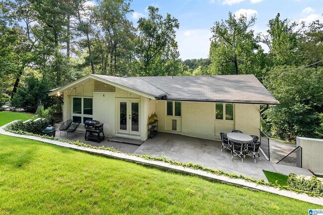 Building Photo - Mountain Brook 5 Bedroom, 3 Bath with Finished Lower Level