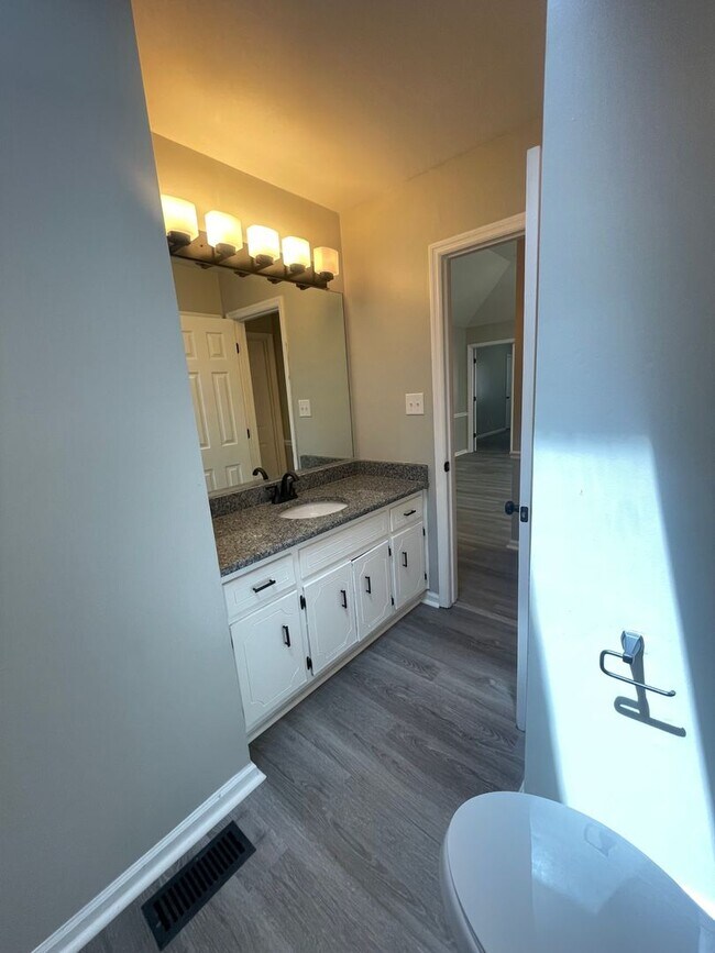 Building Photo - Available now in Amelia Landing Subdivision !!