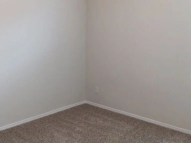 Building Photo - Welcome to this beautiful 3 bedroom, 2 bat...