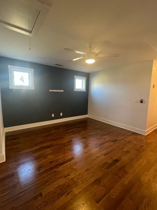 Building Photo - 561A Veritas St