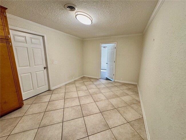 Building Photo - 107 S Lake Dr
