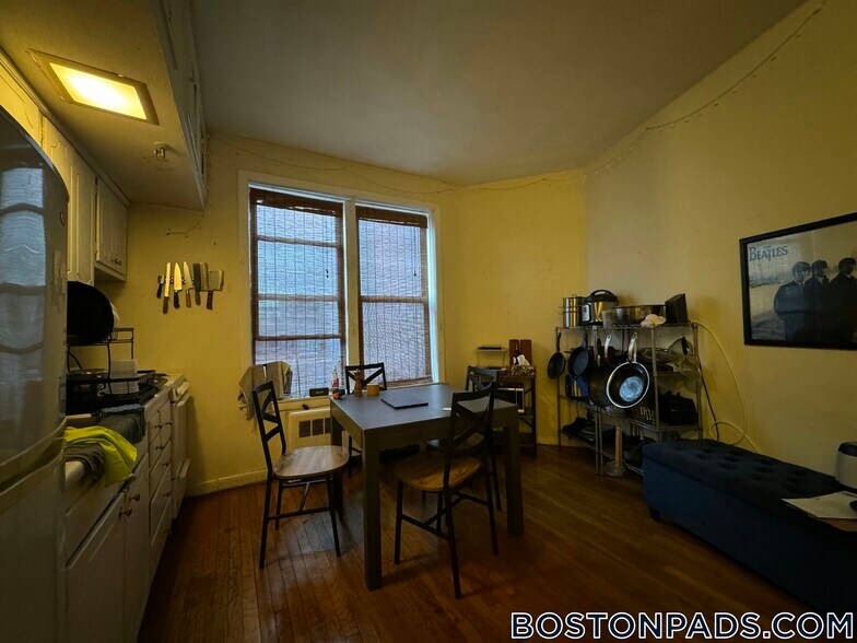 Building Photo - 471 Commonwealth Ave
