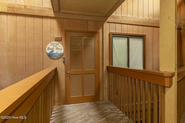 Building Photo - 301 Commerce Way