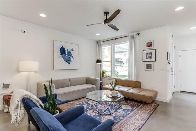 Building Photo - 3207 Aldwyche Dr