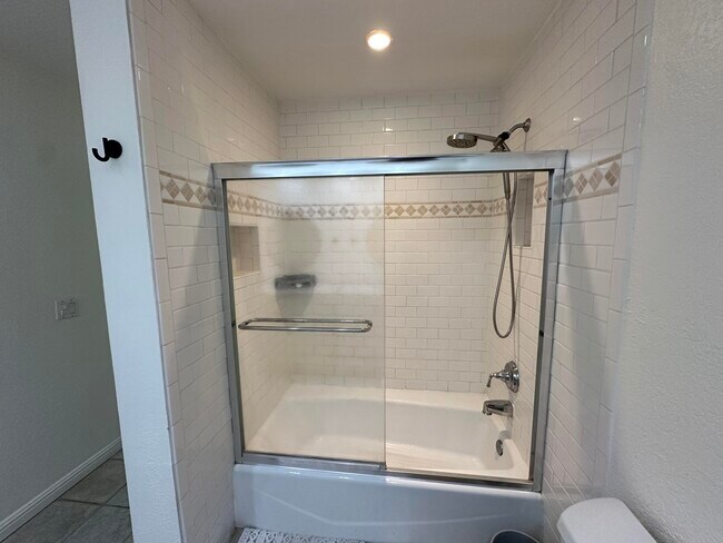 Building Photo - 166 Wimbledon Ct