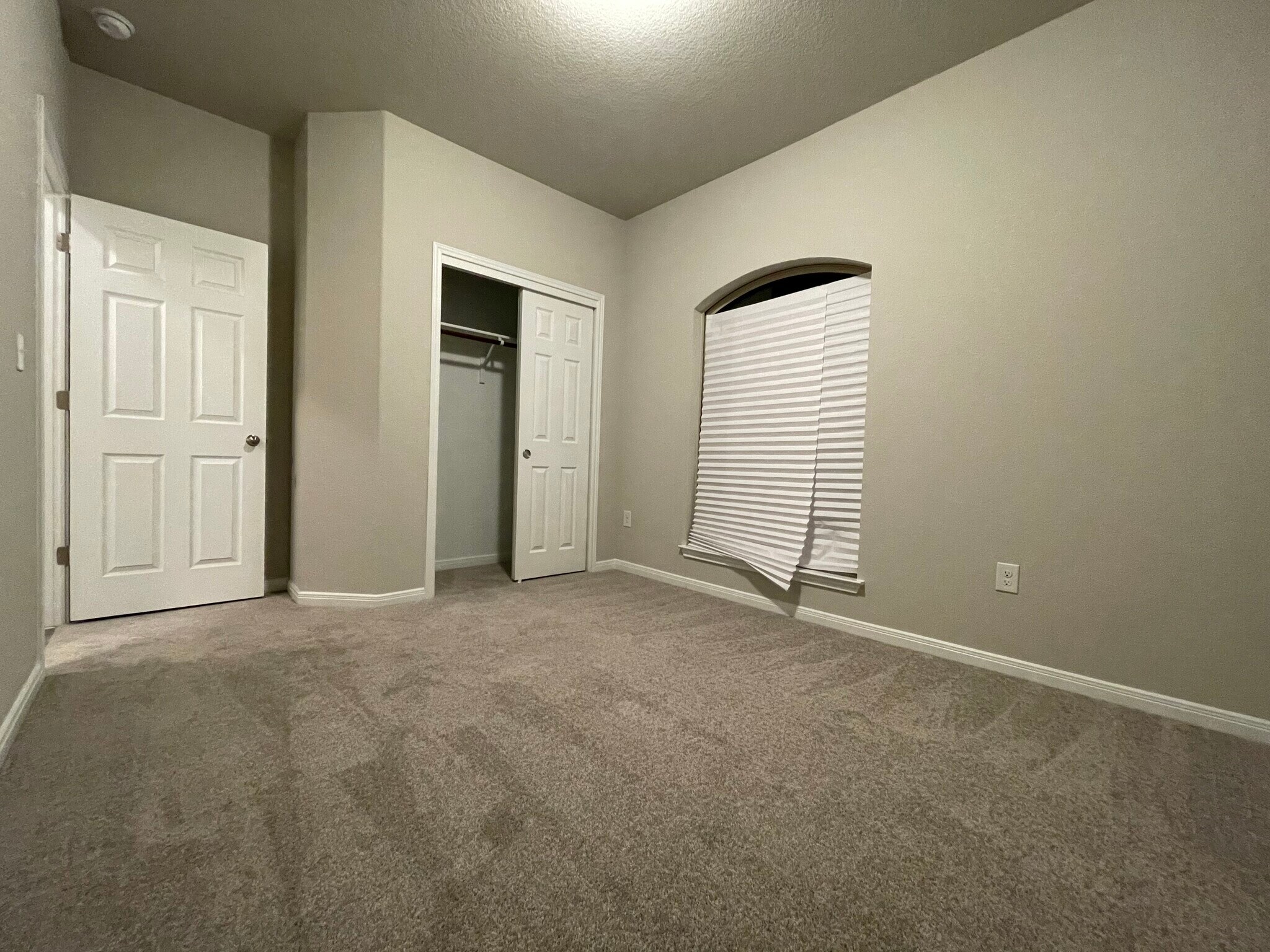 Building Photo - 300 La Joya Pass