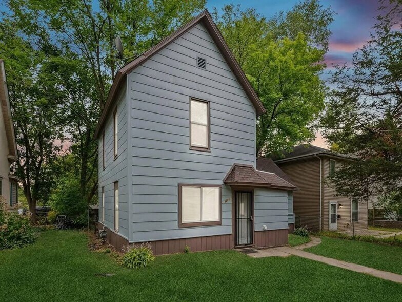 Primary Photo - 3020 Queen Ave N