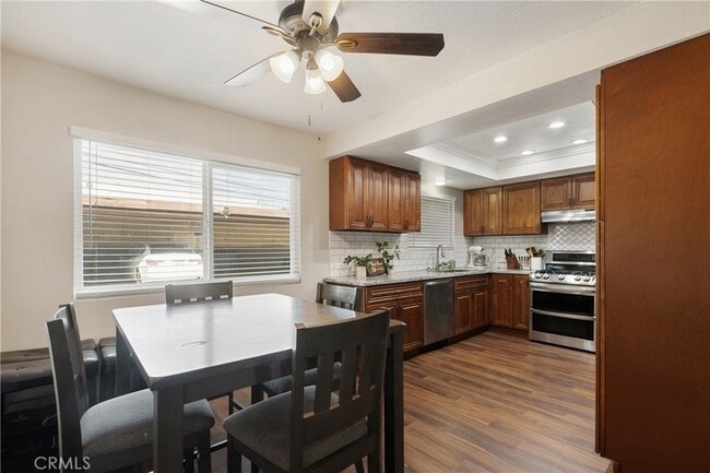 Building Photo - 215 E Navilla Pl