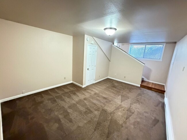 Building Photo - Newly Updated 2 Bedroom!
