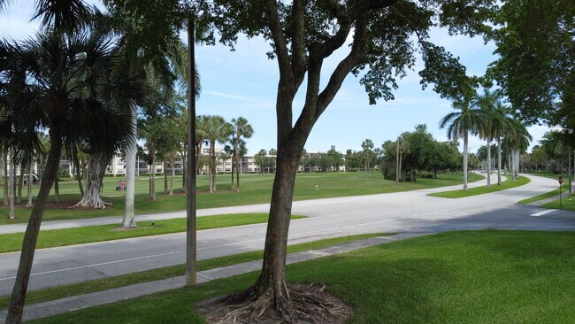 Building Photo - 297 Deer Creek Blvd