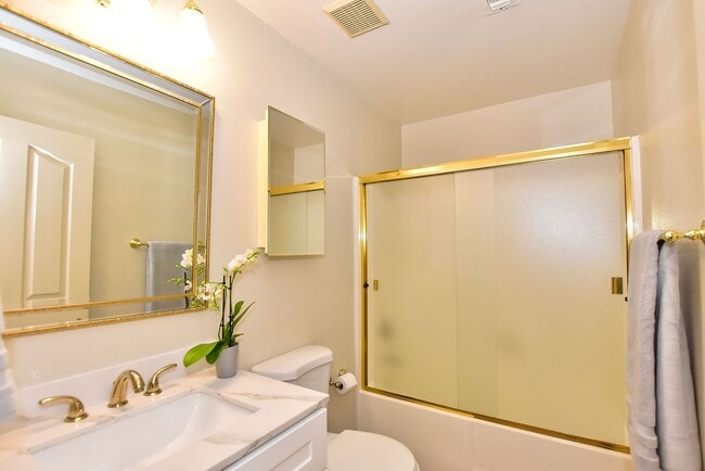 Building Photo - 498 Nut Tree Ct