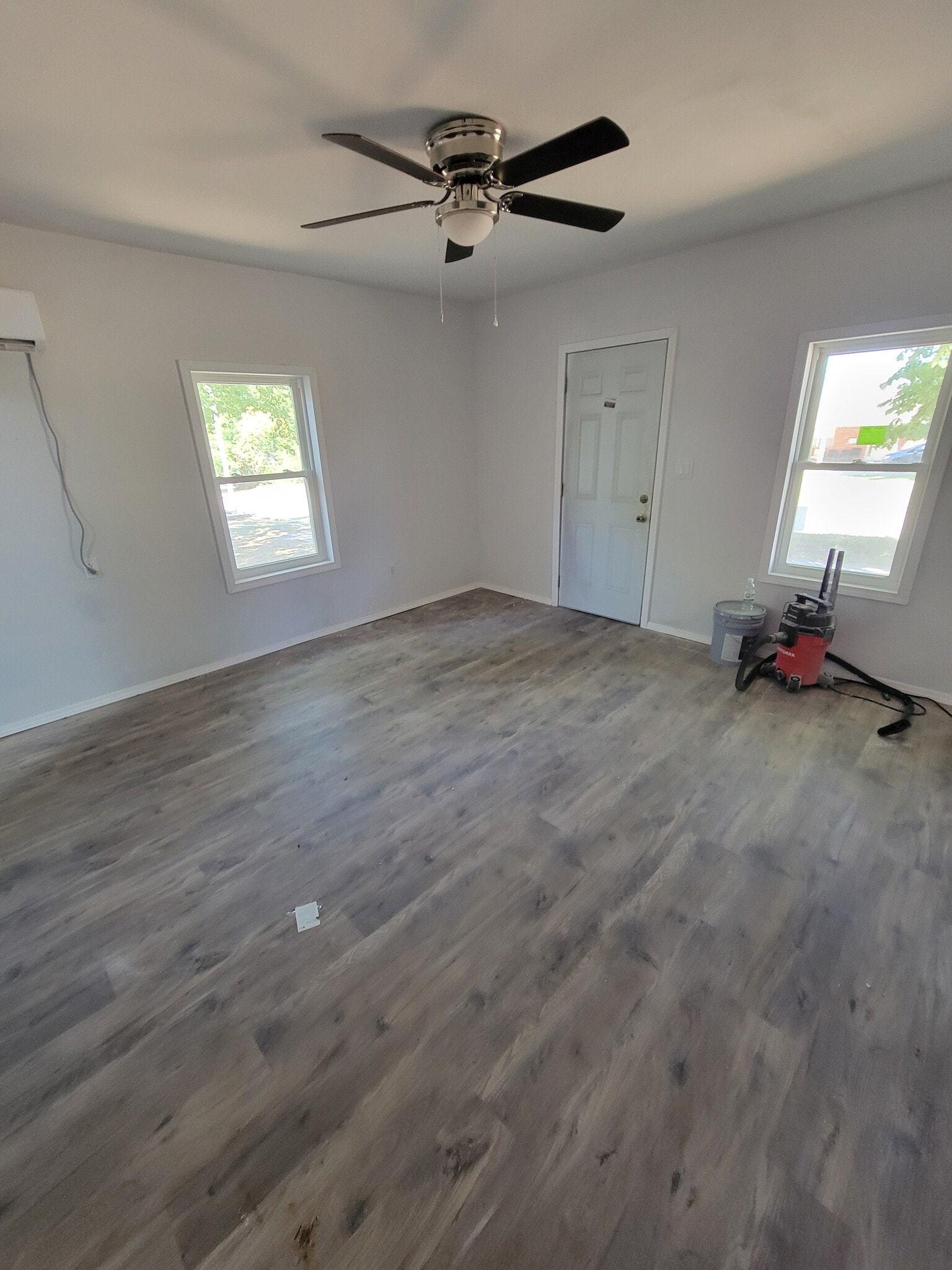 Building Photo - 515 W 7th Ave