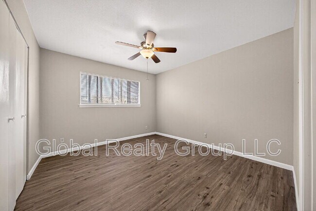 Building Photo - 301 Deborah Dr