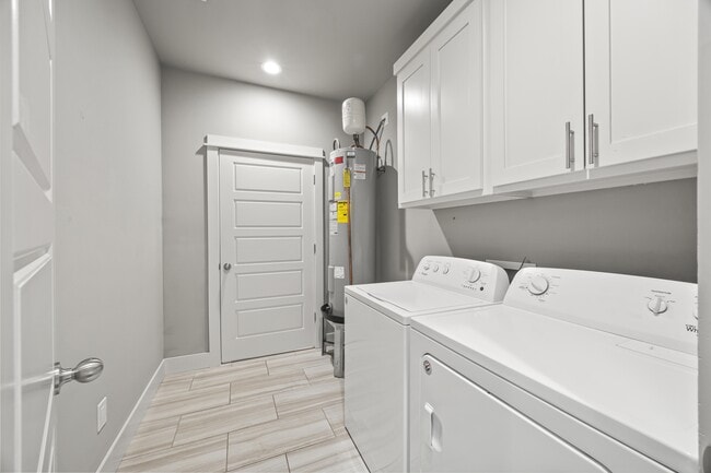 Building Photo - 2051 S Florida Way