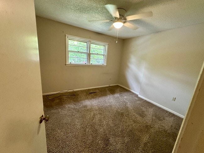 Building Photo - 3 Bedroom Home Close To Clemson Campus