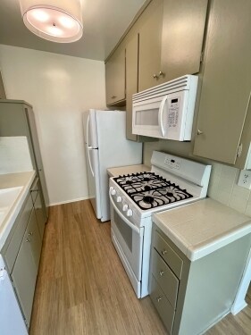 Interior Photo - 12415 Pacific Ave