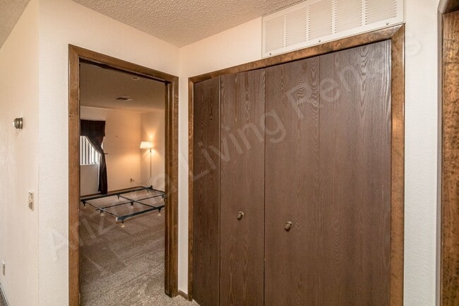 Building Photo - CENTRALLY LOCATED 1 BEDROOM CONDO