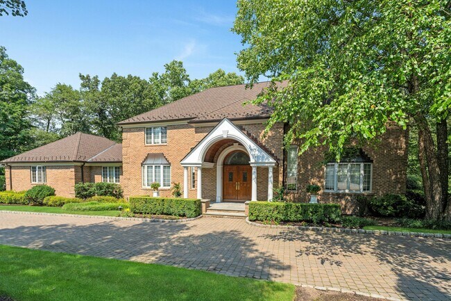 Primary Photo - 787 Peach Tree Ln