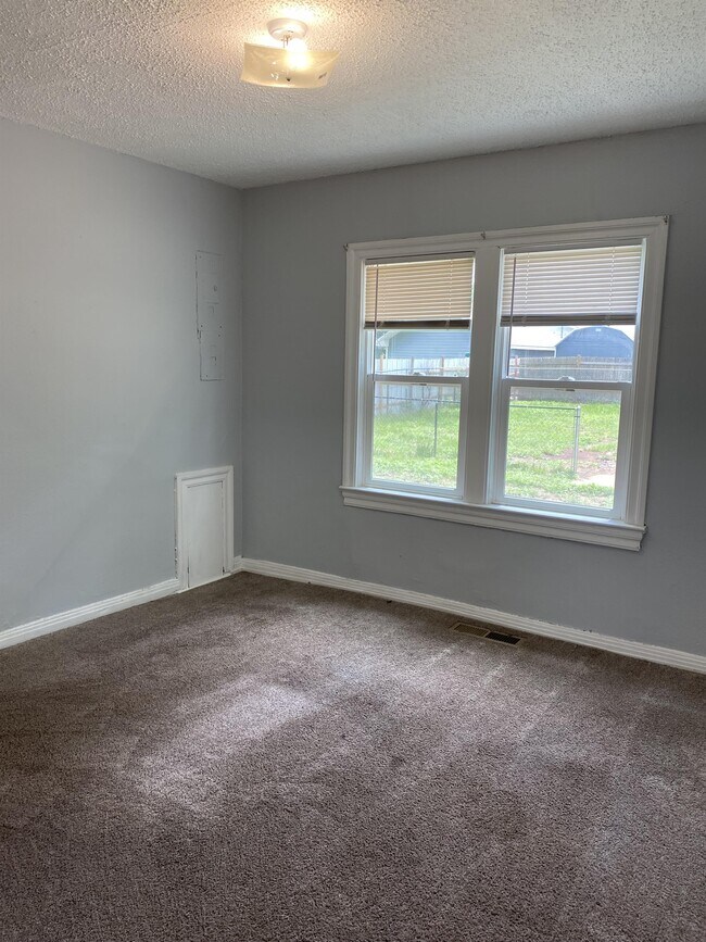 Building Photo - 632 SW 44th St