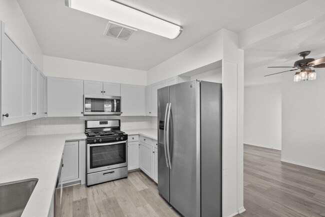 Building Photo - 809 W Ave J 10