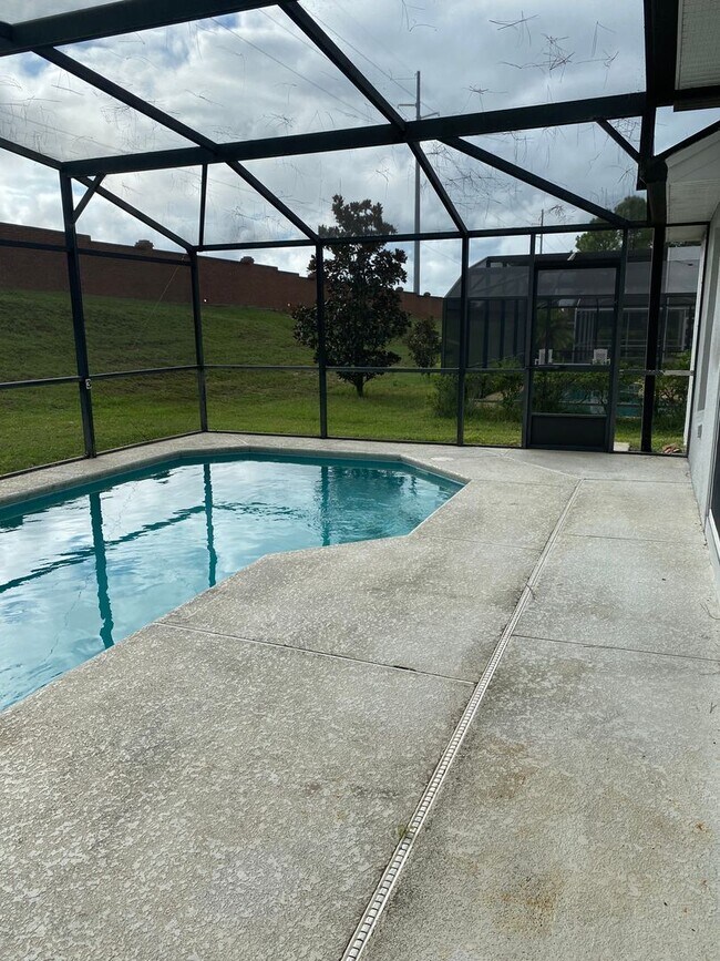Building Photo - 144 Birchwood Dr