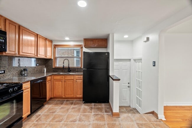 Building Photo - 5239 S Rutherford Ave