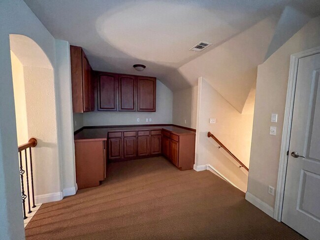 Building Photo - The Ridge at Alta Vista