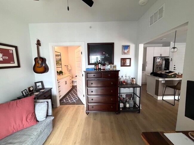 Building Photo - 3101 Govalle Ave