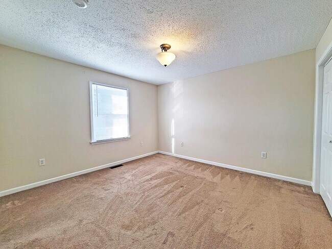 Building Photo - 807A Edgemont Terrace SW