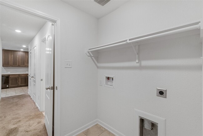Building Photo - 647 Ash Mill Dr