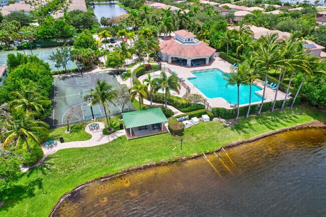 Building Photo - "Charming 2-Bed, 2-Bath Oasis in Riviera Beach – Your Perfect Retreat!"