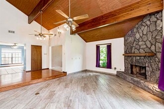 Building Photo - Spacious 3BR/2.5BA Retreat in Briarwood Estates – 3,000 Sq Ft, Updated & Full of Character!