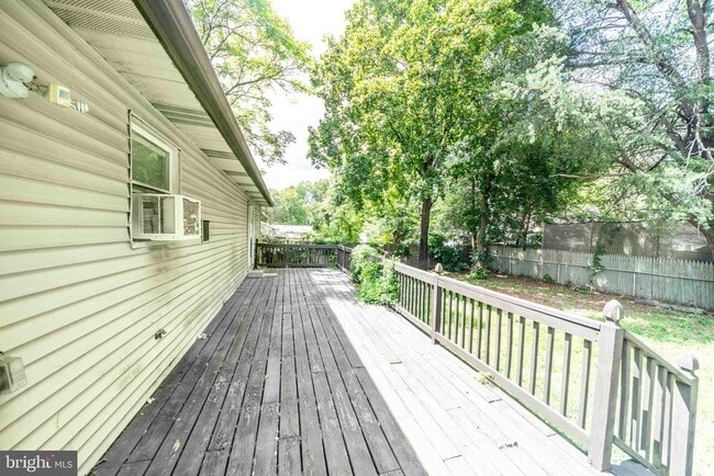 Building Photo - 30 Apple Ave