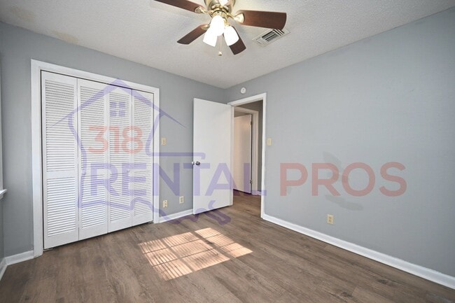Building Photo - 2207 Lily Dr