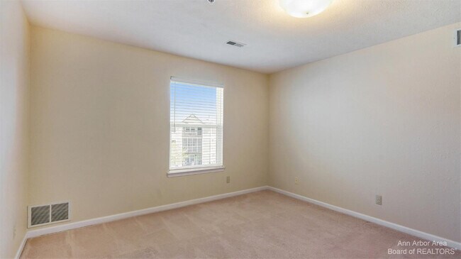 Building Photo - 1328 Heatherwood Ln