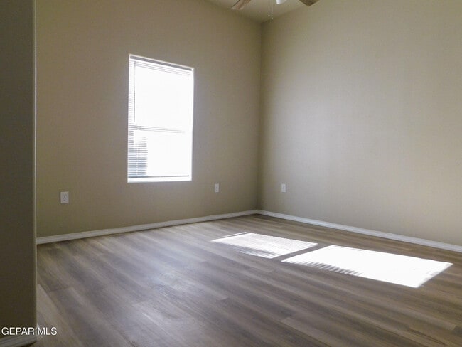 Building Photo - 8940 Ankerson St