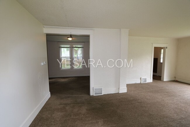 Building Photo - 2 Bedroom 2 Bath House