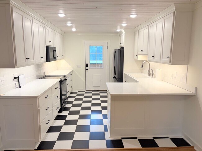 Building Photo - Renovated Ranch in Oconee County